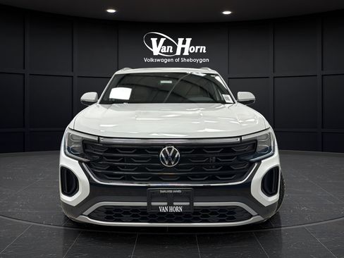Used 2024 Volkswagen Atlas Cross Sport SE AWD/4WD image 2