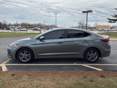 Used 2017 Hyundai Elantra SE image 1