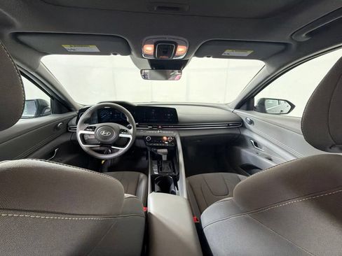 Certified 2025 Hyundai Elantra SEL FWD image 22