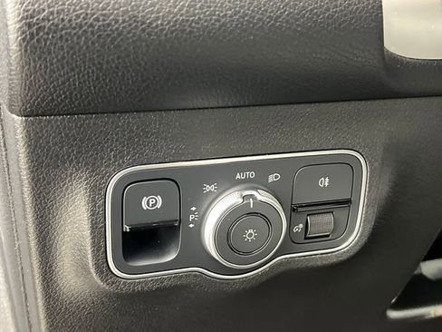 Used 2023 Mercedes-Benz GLB 250 image 26