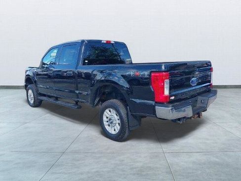 Certified 2018 Ford F250 XLT w/ Snow Plow Prep Package AWD/4WD image 5