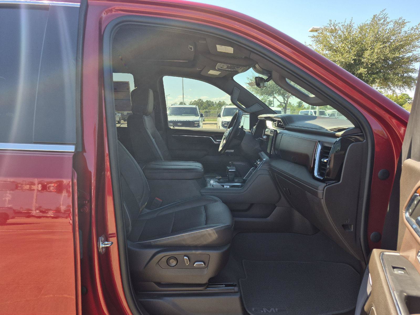 Used 2023 GMC Sierra 1500 Denali AWD/4WD image 11
