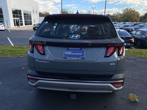 Certified 2025 Hyundai Tucson SE image 5