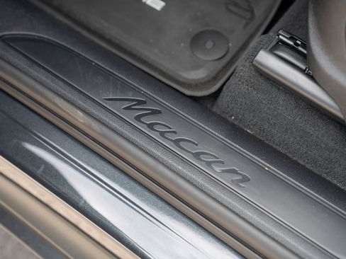 Certified 2026 Porsche Macan AWD/4WD image 12