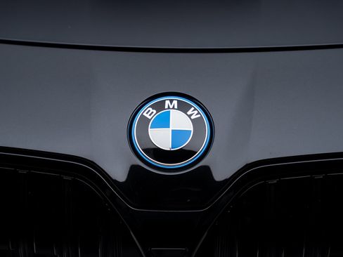 Used 2023 BMW i7 xDrive60 w/ Executive Package 2 image 13