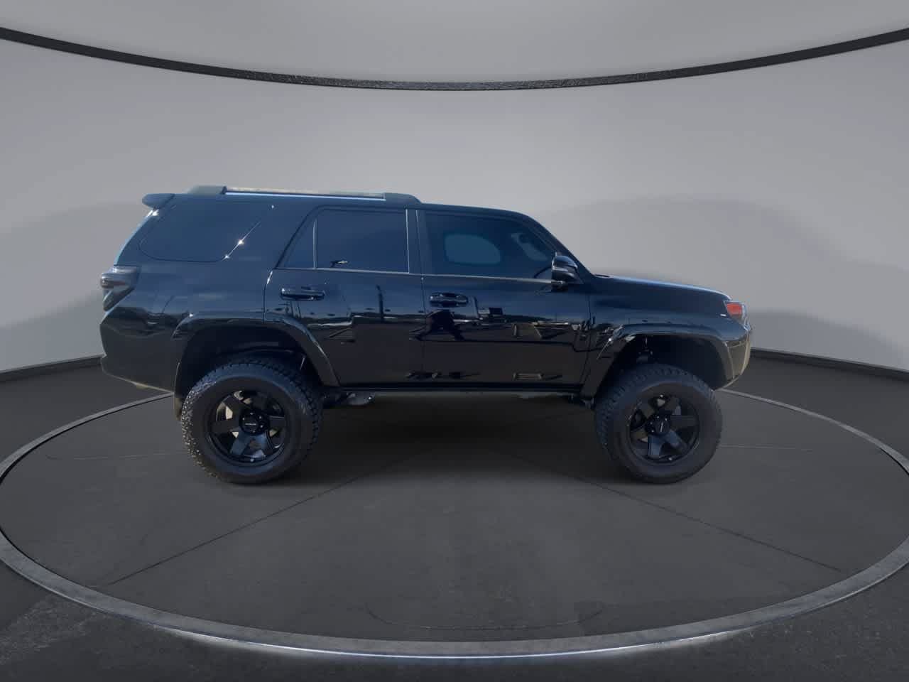 Used 2022 Toyota 4Runner SR5 Premium w/ Moonroof Package AWD/4WD image 2