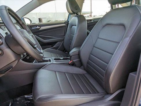 Used 2021 Volkswagen Jetta SE FWD image 13