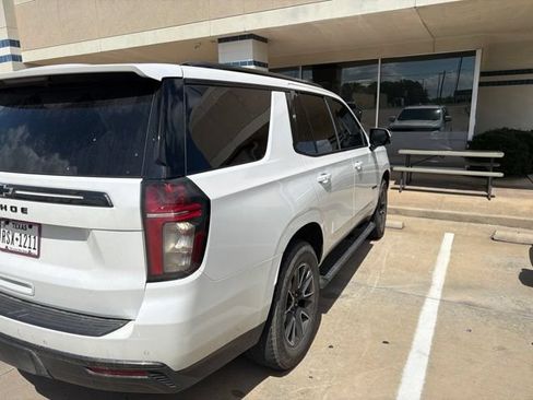Used 2021 Chevrolet Tahoe Z71 w/ Luxury Package AWD/4WD image 4