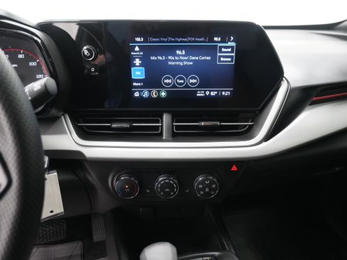 Used 2024 Chevrolet Trax RS w/ Driver Confidence Package FWD image 18
