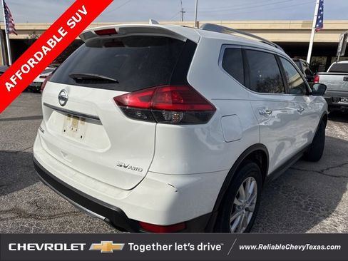 Used 2017 Nissan Rogue SV image 8