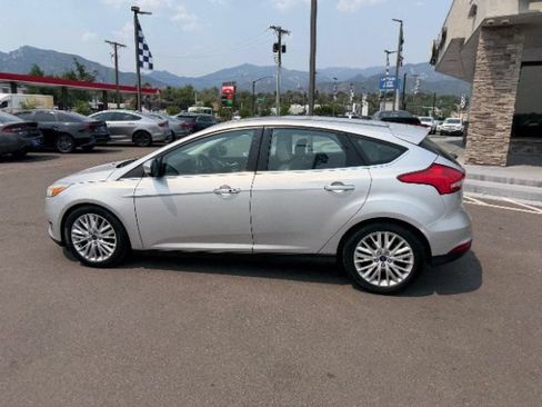 Used 2016 Ford Focus Titanium FWD image 7