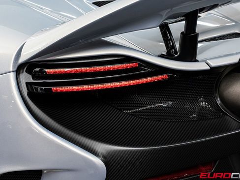 Used 2016 McLaren 675LT Spider image 27