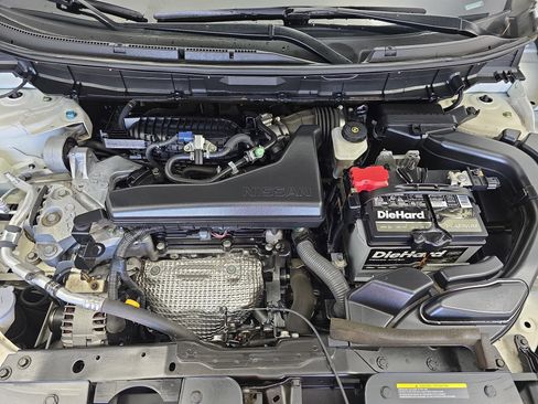 Used 2017 Nissan Rogue SV w/ SV Premium Package image 30