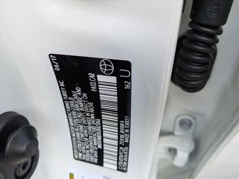 Used 2018 Toyota C-HR XLE image 23