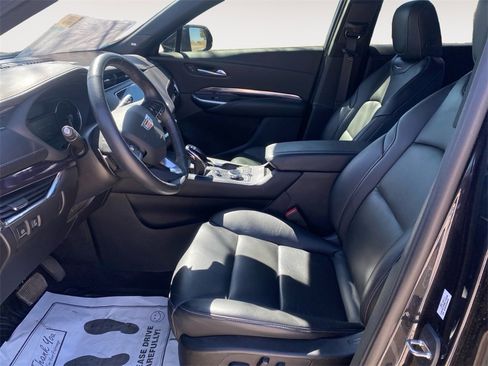 Used 2023 Cadillac XT4 Luxury w/ Cold Weather Package image 15