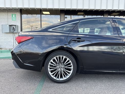Used 2019 Toyota Avalon Limited w/ All Weather Liner Package image 38