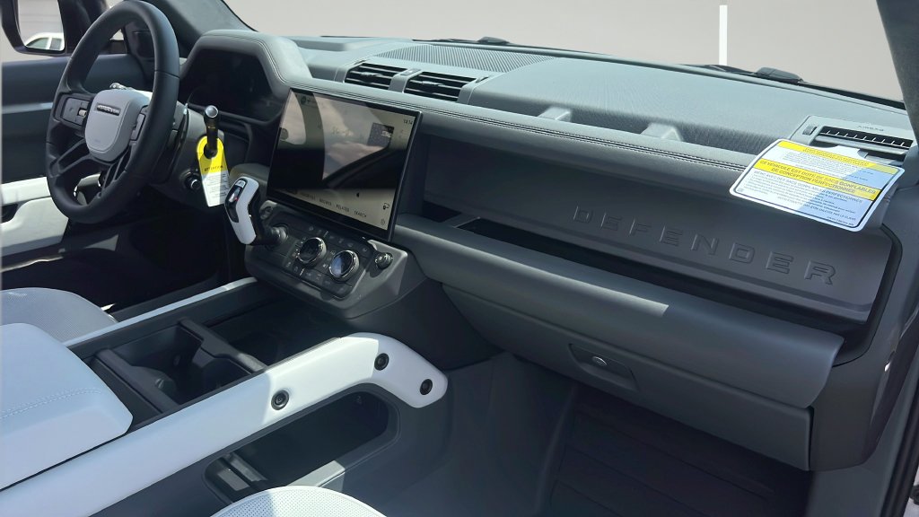 New 2026 Land Rover Defender 110 AWD/4WD image 18