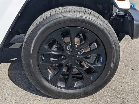 Used 2022 Jeep Wrangler Unlimited Sahara image 9