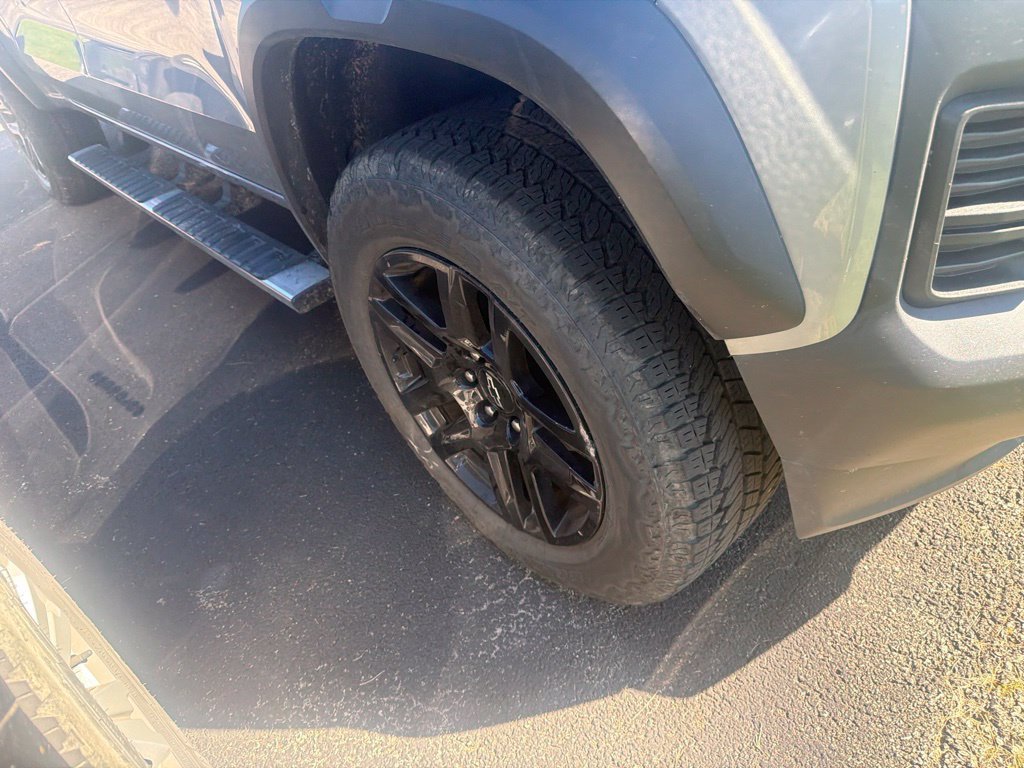 Used 2024 Chevrolet Colorado Trail Boss w/ Technology Package AWD/4WD image 2