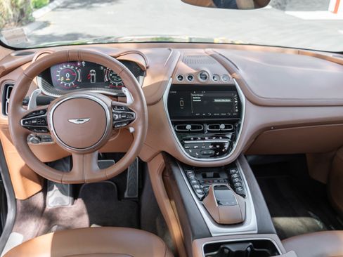 Used 2021 Aston Martin DBX AWD/4WD image 19