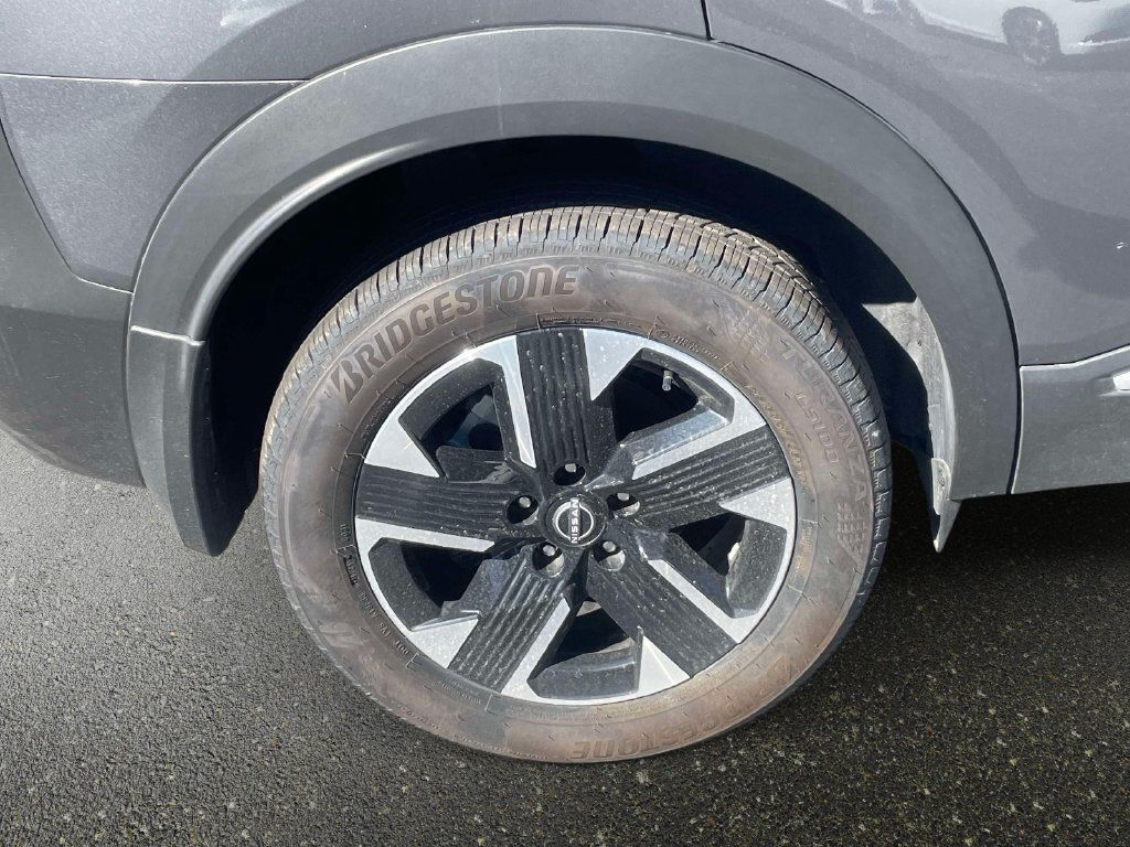 Used 2025 Nissan Kicks SR FWD image 7