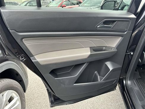 Certified 2022 Volkswagen Atlas Cross Sport SE image 13