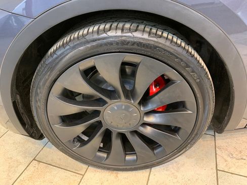 Used 2022 Tesla Model Y Performance image 12