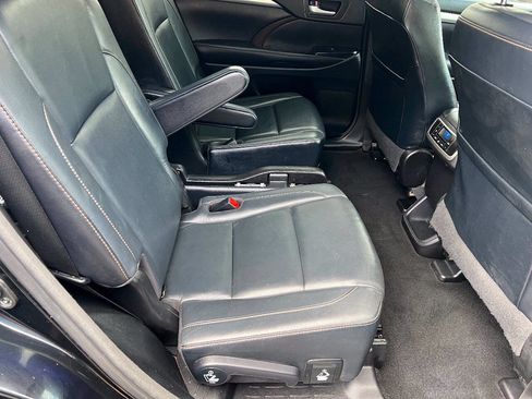 Used 2017 Toyota Highlander XLE w/ Carpet Mat Package AWD/4WD image 28