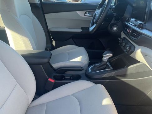 Used 2022 Kia Forte LXS w/ LXS Technology Package image 9