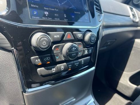 Used 2020 Jeep Grand Cherokee Altitude AWD/4WD image 15