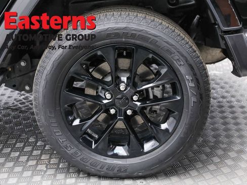 Used 2022 Jeep Wrangler Unlimited Sahara AWD/4WD image 8