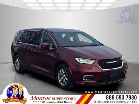 Certified 2021 Chrysler Pacifica Touring image 1