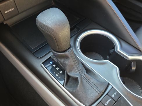 Used 2022 Toyota Camry LE image 33