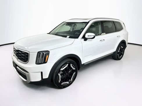 Used 2025 Kia Telluride S FWD image 3