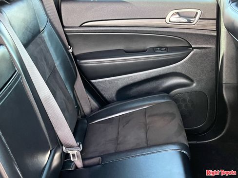 Used 2022 Jeep Grand Cherokee Laredo X RWD image 14