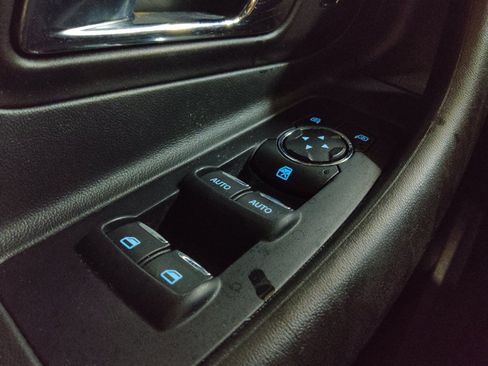 Used 2015 Ford Taurus Limited FWD image 27