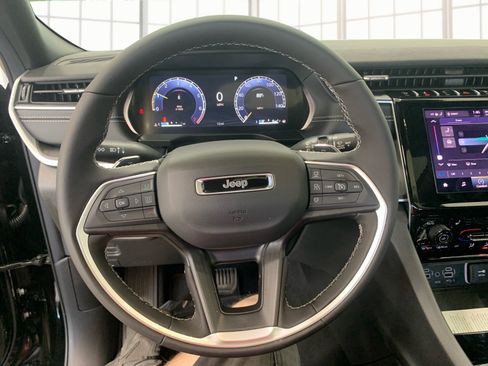 New 2025 Jeep Grand Cherokee L Altitude image 17