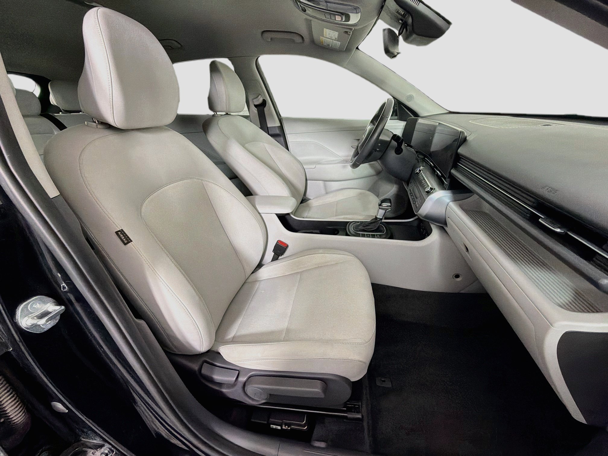Used 2025 Hyundai Kona SEL FWD image 30