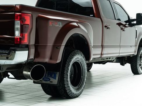 Used 2017 Ford F350 Lariat w/ Lariat Value Package AWD/4WD image 13