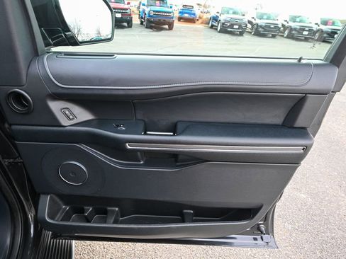 Used 2022 Ford Expedition Max XLT image 27