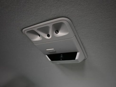 Used 2024 Kia Carnival EX image 32