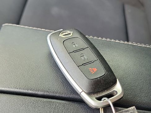 Used 2023 Nissan Rogue S FWD image 32