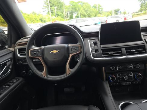 Used 2024 Chevrolet Tahoe High Country AWD/4WD image 14