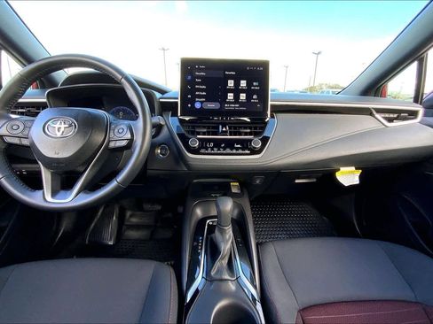 Used 2025 Toyota Corolla SE w/ SE Premium Package image 15