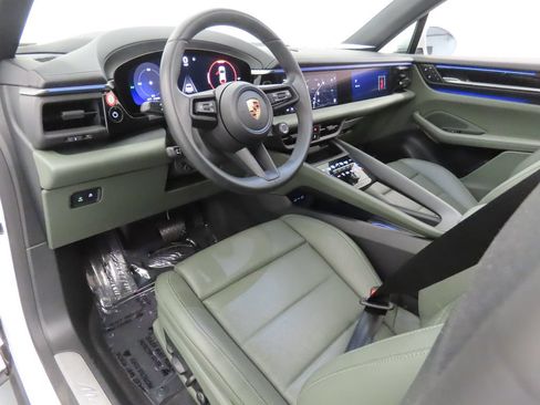 Certified 2024 Porsche Macan 4 Electric AWD/4WD image 4