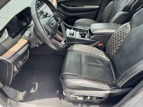 Used 2025 Jeep Grand Cherokee Summit w/ Adv Protech Group IV AWD/4WD image 9