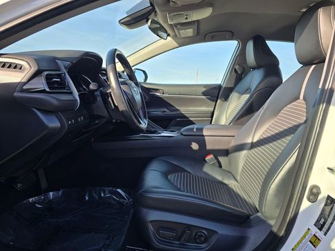 Used 2020 Toyota Camry SE image 11