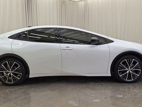Used 2023 Toyota Prius XLE image 4