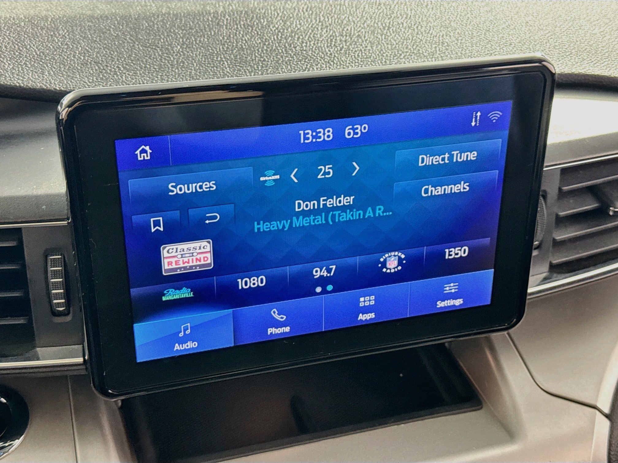 Used 2021 Ford Explorer XLT w/ Equipment Group 202A AWD/4WD image 16