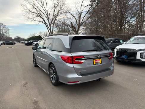 Used 2023 Honda Odyssey Touring image 3